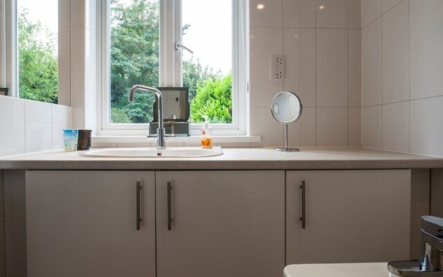 Unique & Beautiful Home for 8 in East Putney