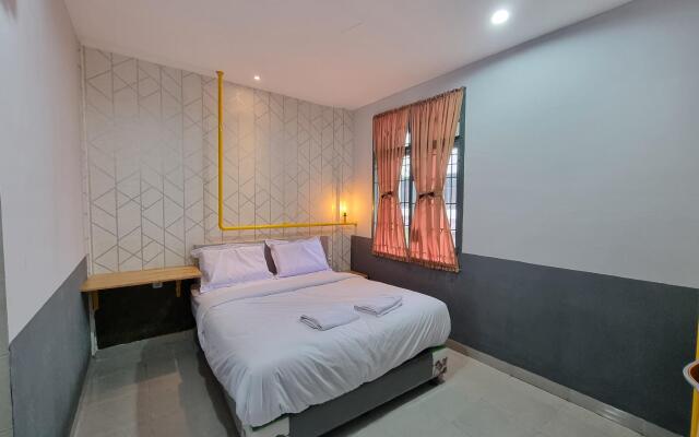 OYO 90874 Millenium Inn 2