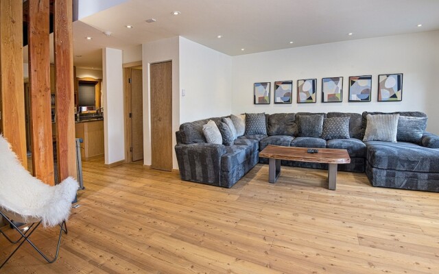 Eiger 9 3 Bedroom Condo by RedAwning