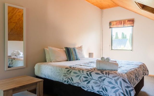 Stuarts Cottage – Guest Rooms – Wanaka