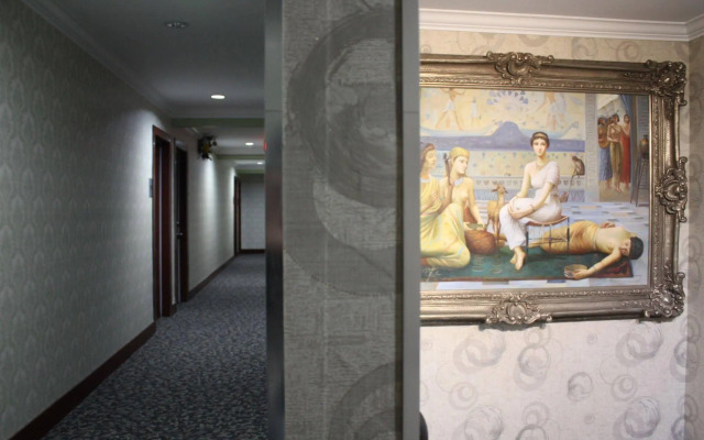 The Deluxe Hotel Vancouver