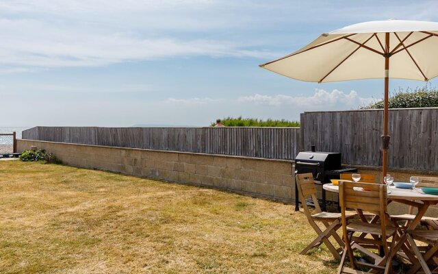 Sunny Seafront Chalet - Sleeps 6