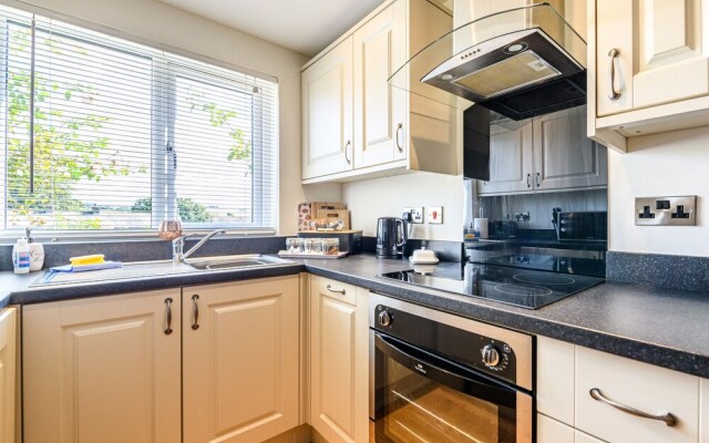 2 Orchard Leigh