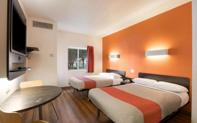 Motel 6 Orlando, FL - International Dr