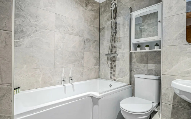 2BR with Patio in the Heart of Holborn
