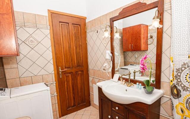 Achilleas Deluxe Apartment