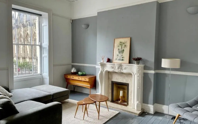 Grand & Graceful One Bed Flat in Clifton Village