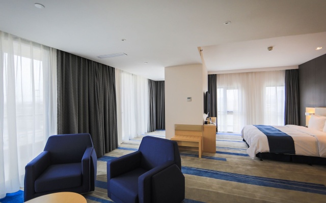 Holiday Inn Express Shanghai Pujiang by IHG