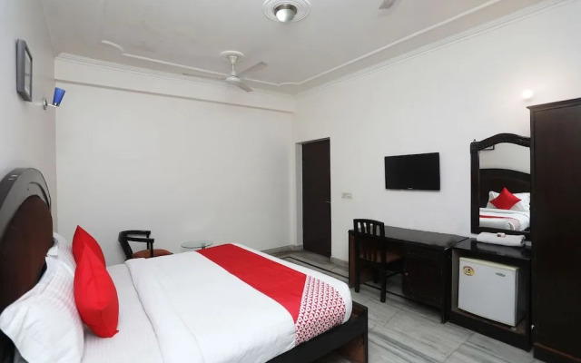 OYO 22270 Sky Inn