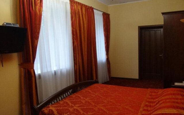 Status Hotel