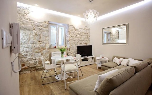 White Stone Apartment  Diocletian Palace