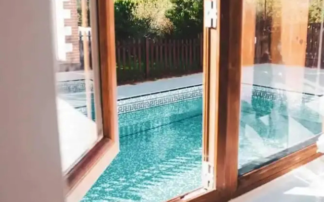 Threeways Retreat With Heated Swimming Pool