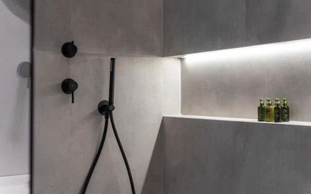 Acropolis White Key Residence