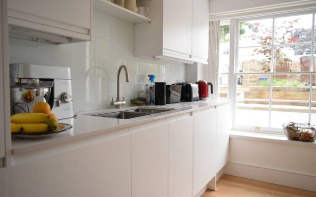 4 Bedroom House in Hackney