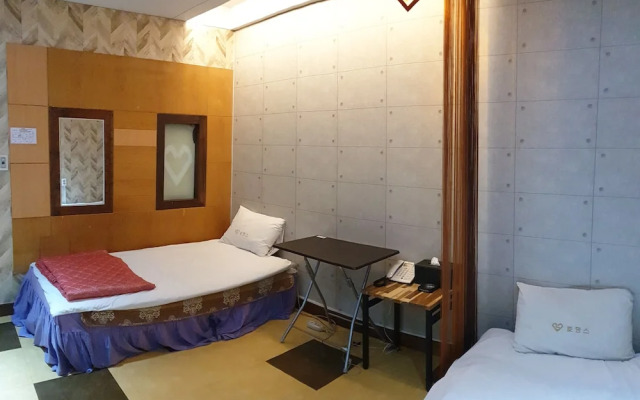 Romance Motel