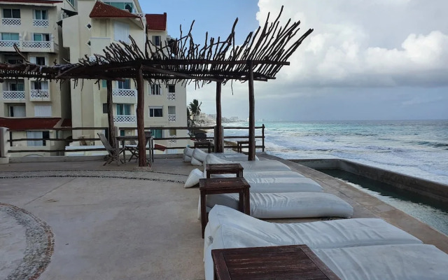 Cancun Plaza Condo Hotel