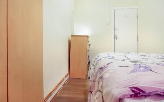 Sidney Street - Deluxe Guest Room