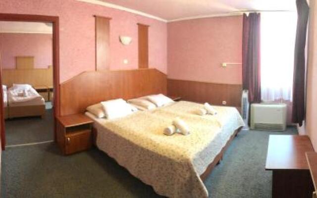 Bagolyvár Guesthouse, Restaurant, Wellness