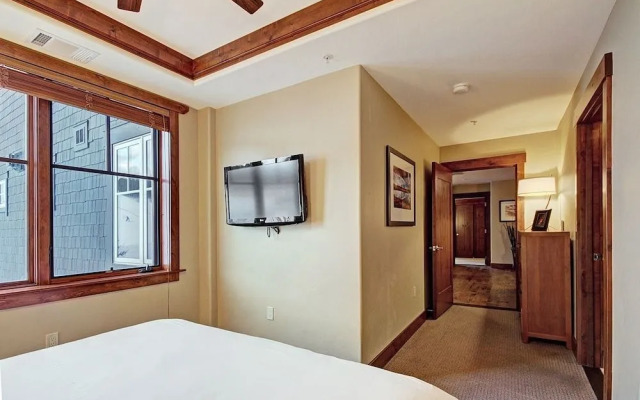 One Ski Hill Place S8309