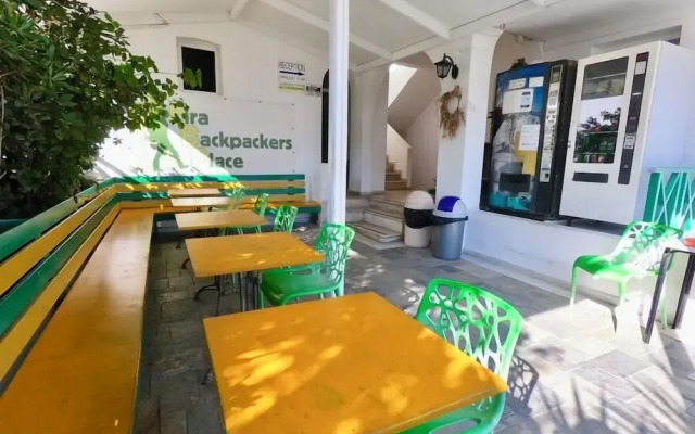 Fira Backpackers Place