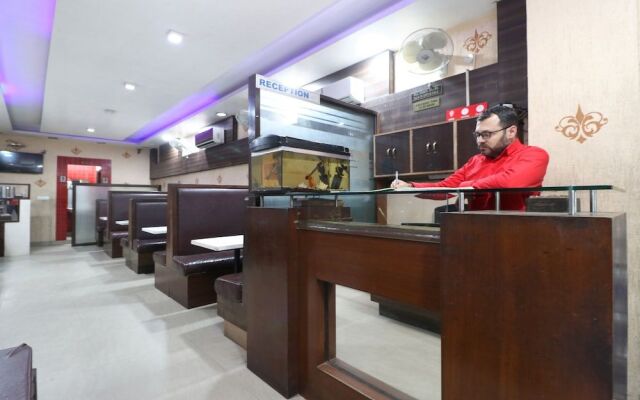 OYO 30237 Hotel Singh's 11
