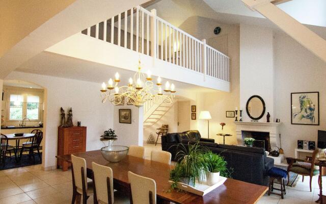 Classy Villa in Ecuras-Rouzède with Private Garden