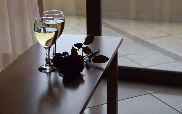 Evia Hotel & Suites