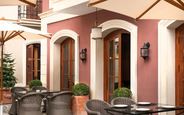 Vila Ebel Hotel Pool & Spa