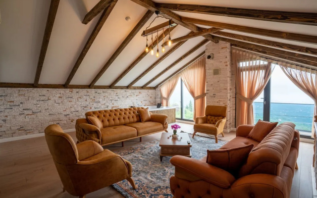 Poison Garden Suite & SPA
