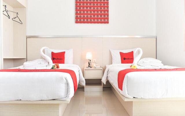 RedDoorz Plus Near Trans Studio Mall