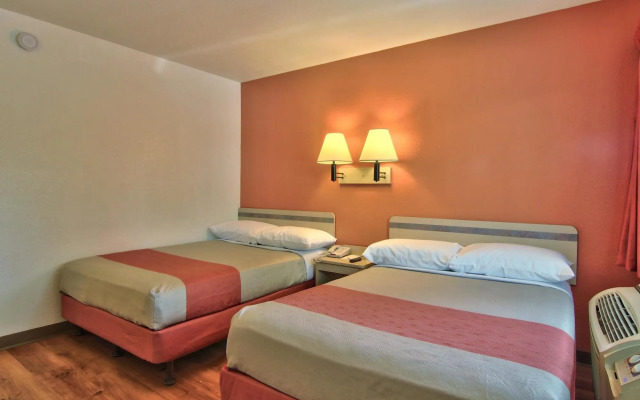 Motel 6 Woodland, CA – Sacramento Airport