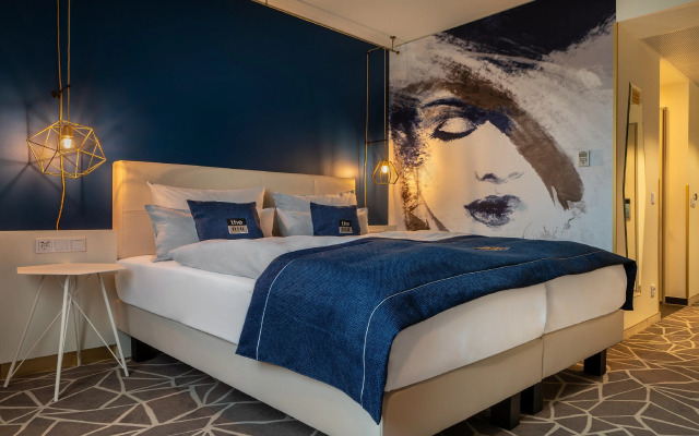 Holiday Inn - the niu, Ridge Halle Central Station by IHG