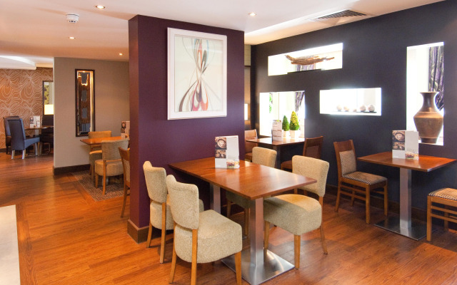 Premier Inn London Gatwick Manor Royal