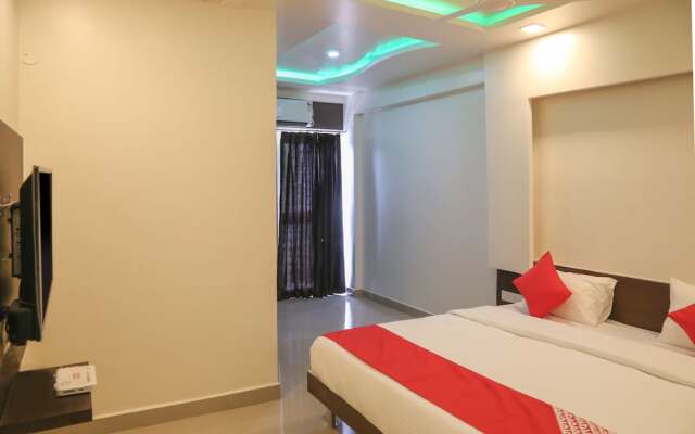 OYO 22066 Hotel Mayur