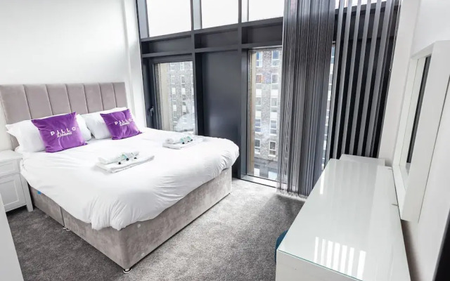 Spacious Two Bedroom Penthouse in MCR City Centre