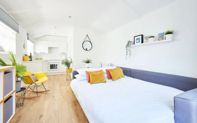 Host Stay Sunnyside Studio