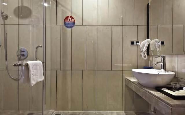 Platinum Crystal Hotel