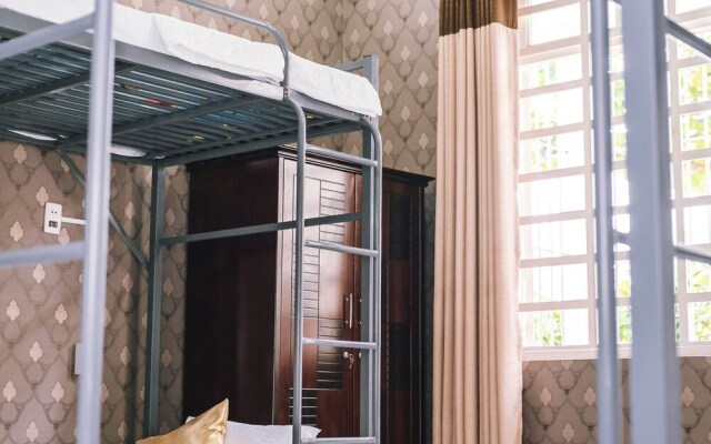 White Hotel - Hostel