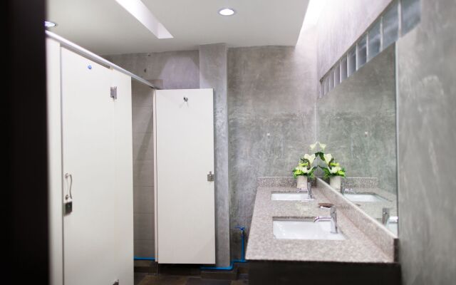 Stay With Hug Poshtel & Activities