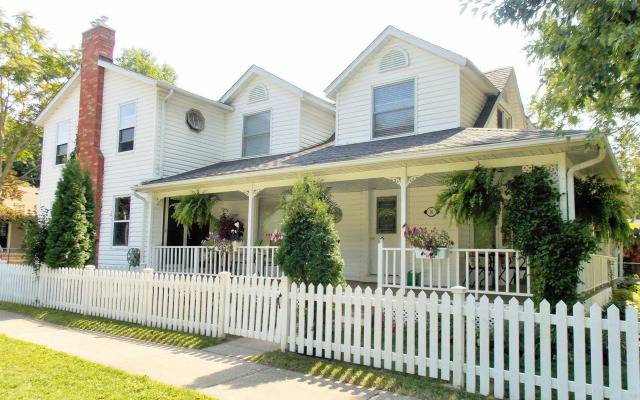 Finlay House Bed and Breakfast Niagara - on - the - Lake