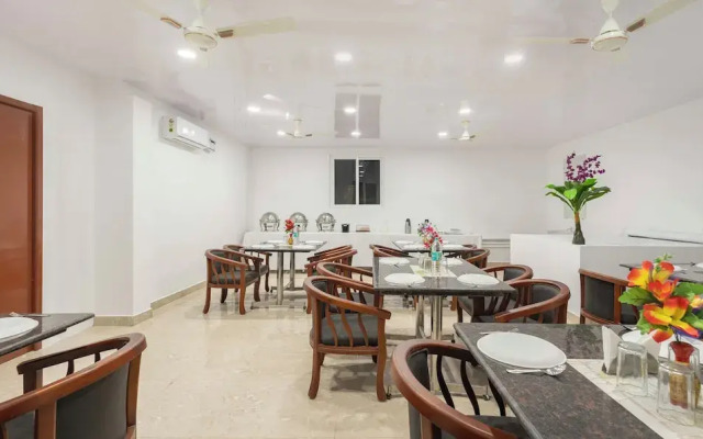 Treebo Royal Plaza,700 Mts From Promenade Beach