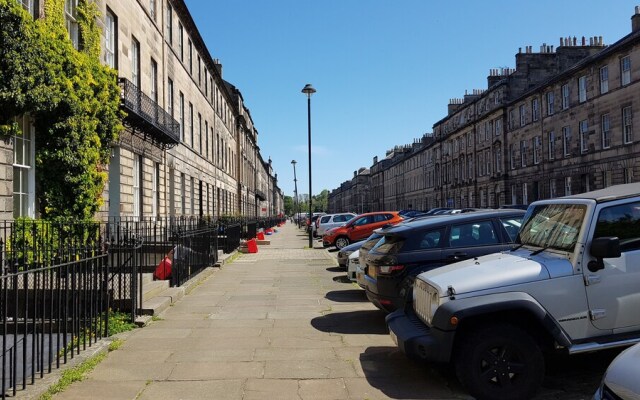 Upmarket Georgian Apartment Edinburgh