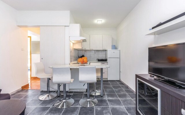 Beautiful Home in Smokvica With Wifi and 6 Bedrooms