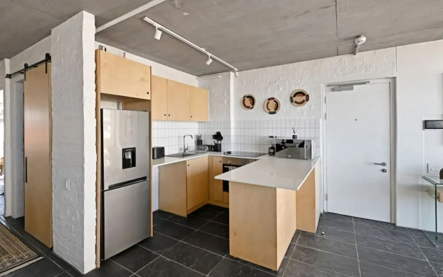 Modern Living Mountain Ocean View 100m to Beach
