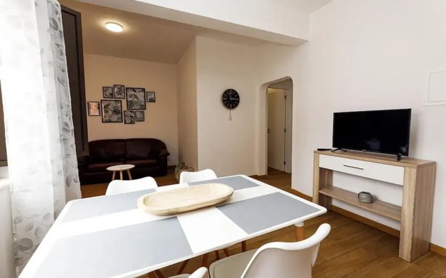 B87 - Windmill 2 Bed Apartment in Odiaxere