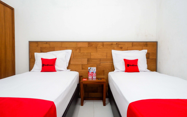 RedDoorz near XT Square 4