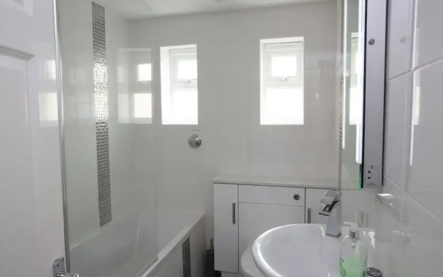 1 Lyndhurst
