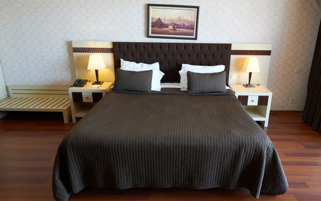 Phellos Suites