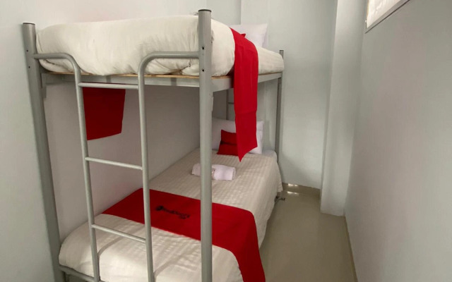 RedDoorz near Thamrin Plaza Medan 2