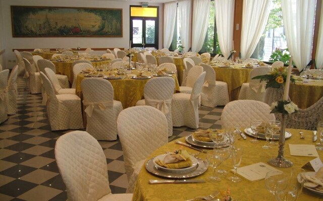 Ai Platani Hotel Moderno